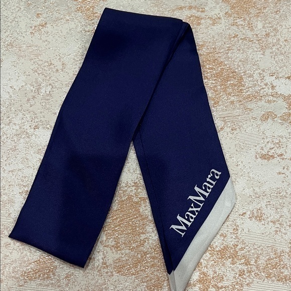 MaxMara Accessories - MaxMara blue and white silk twilly